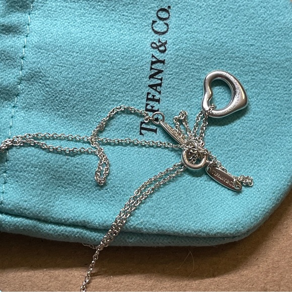 Tiffany&Co. Elsa Peretti Open Heart Pendant in Silver 7 mm necklace - Picture 6 of 7